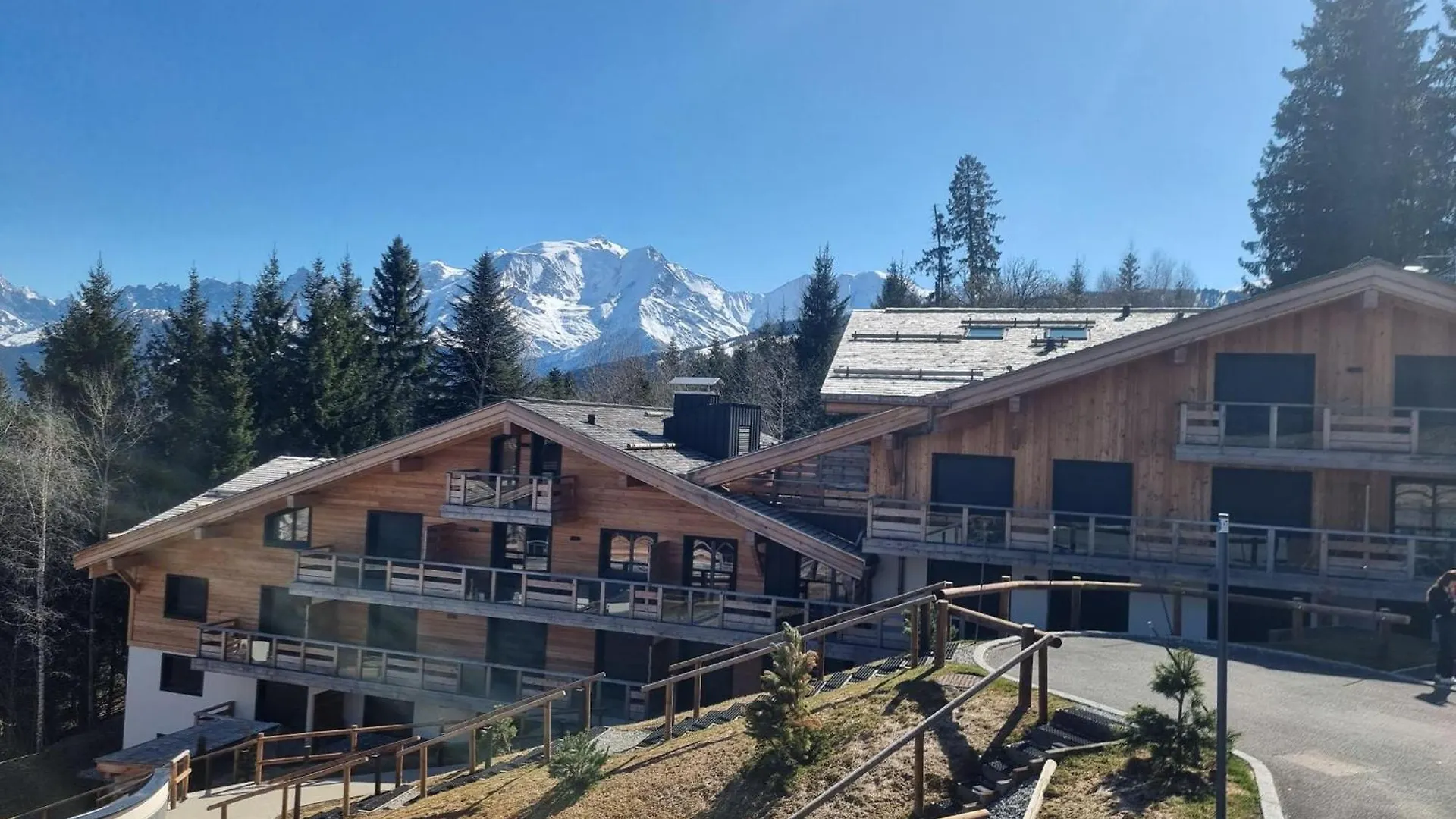 Appartement Neuf 2 Chambres Pres Des Pistes A Combloux Avec Parking - Fr-1-560-158 0*,  Francia