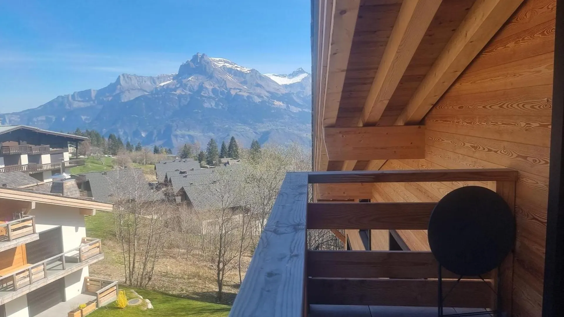 Appartement Neuf 2 Chambres Pres Des Pistes A Combloux Avec Parking - Fr-1-560-158 0*,